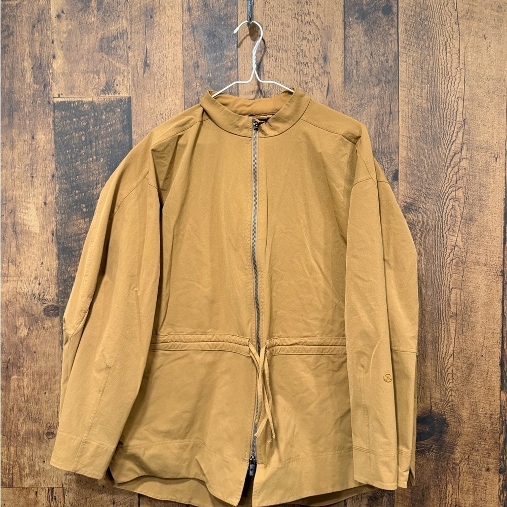 Lululemon Cinch-Waist Stretch Shirt Jacket
Bold Beige medium - Picture 2 of 6